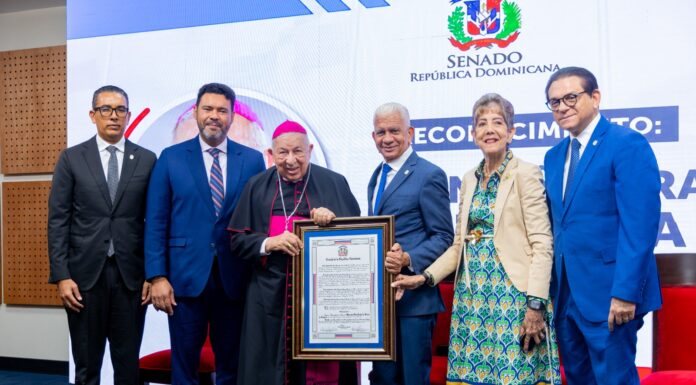 Senado de la República reconoce trayectoria pastoral de monseñor Ramón Benito de la Rosa y Carpio