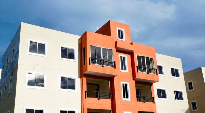 Residentes del Residencial Juan Pablo II y varios sectores; denuncian prolongado apagón y exigen respuesta de EDEESTE