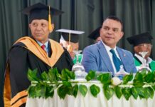 Director del SNS destaca formación de profesionales en UTECO y propone oportunidades para graduados con honores en la Red Pública de Salud