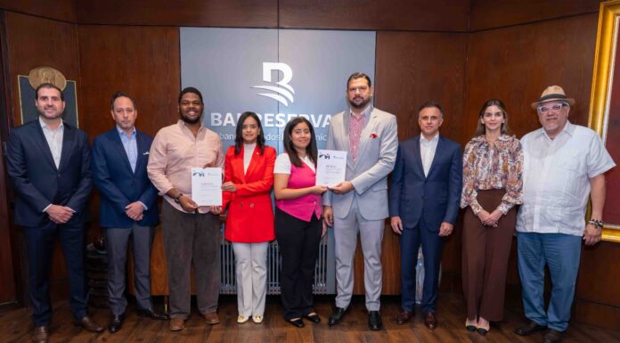 Banreservas entrega becas Creativos Globales para estudiar en Miami Ad School Punta Cana