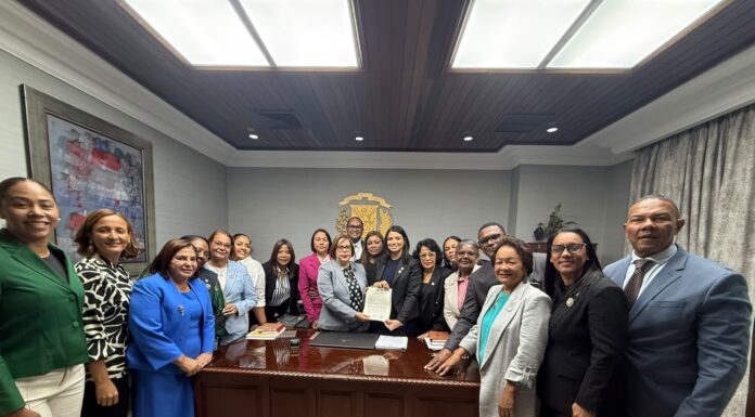 Más de 130 legisladores respaldan el depósito de la Ley Mirabal, parte de la Reforma Déjala Ir