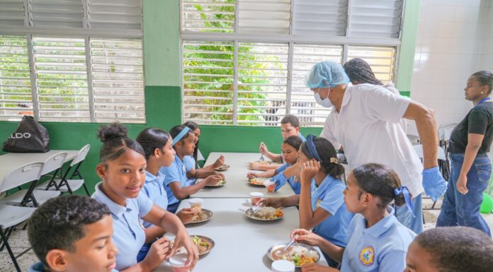 En el Día Mundial de la Alimentación, el INABIE destaca cómo se desarrollan las recetas del menú escolar destinadas a más de 2.1 millones de beneficiarios