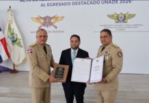 UNADE reconoce a Manuel Cruz como Egresado Destacado por sus aportes a la Geopolítica