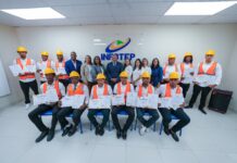INFOTEP certifica 12 participantes como operadores de retroexcavadora