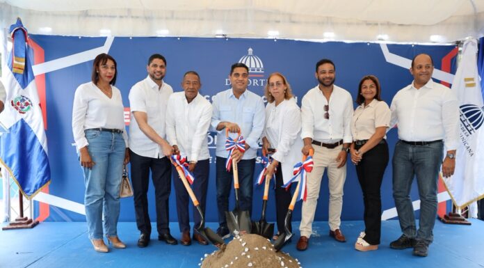 Ministro Kelvin Cruz inicia construcción de multiuso en Los Cacaos, San Cristóbal
