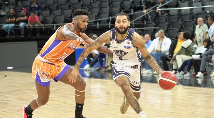 Richardson, Zarzuela y Fulgencio llevan a El Millón al tercer lugar en triunfo ante a Huellas del Siglo en el 50 TBS Distrito 2026