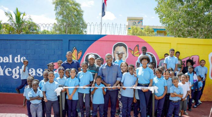 Robert Polanco supervisa terminación de Plaza Comunitaria en Bánica; entrega canchas y Paseos de los Colores en Elías Piña y San Juan