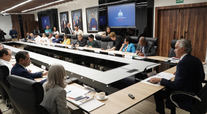 Ministerio de Educación presenta resultados de la evaluación docente al Consejo Nacional de Educación y anuncia plan de formación continua